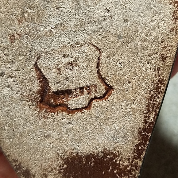 STUART WEITZMAN - Picture 5 of 8